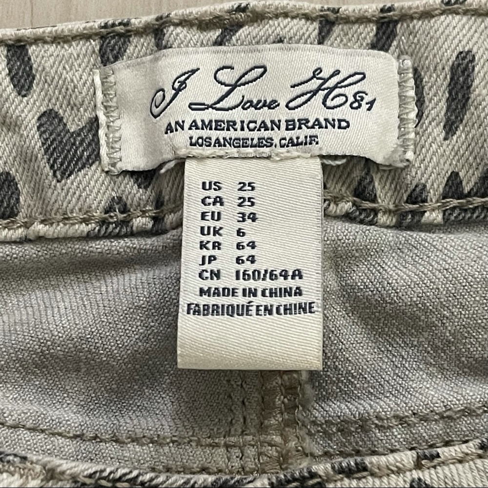 🌿I love H 81- Light washed gray Cheetah animal print skinny  jeans size 25🌿 - Picture 5 of 8